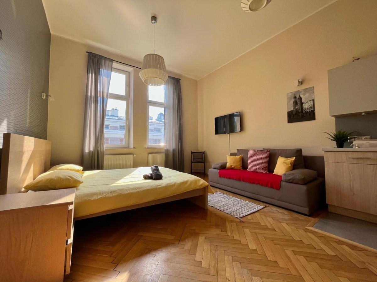 Cheerful Corner Апартаменти *